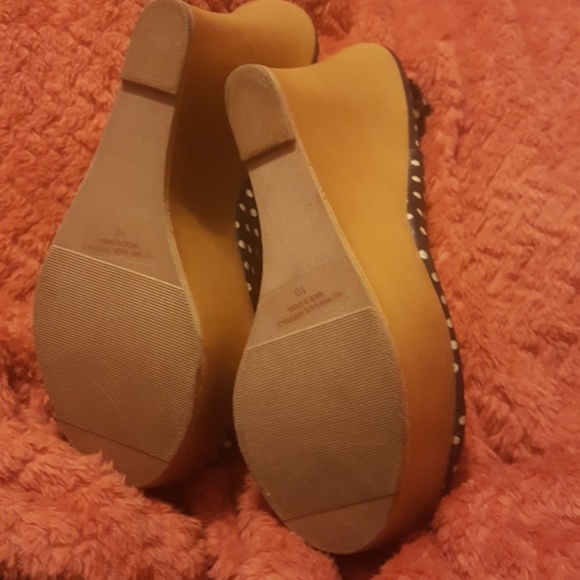 Black and white heels - Picture 2 of 3